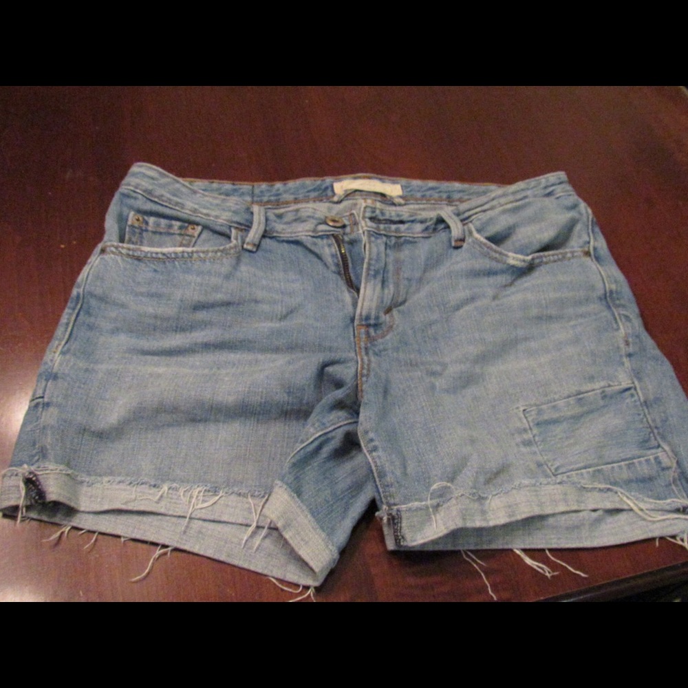 Your favorite cut off Levi’s